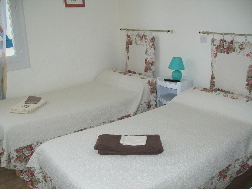 Hotel Au Charme Du Levat Saint Paul de Loubressac 部屋 写真