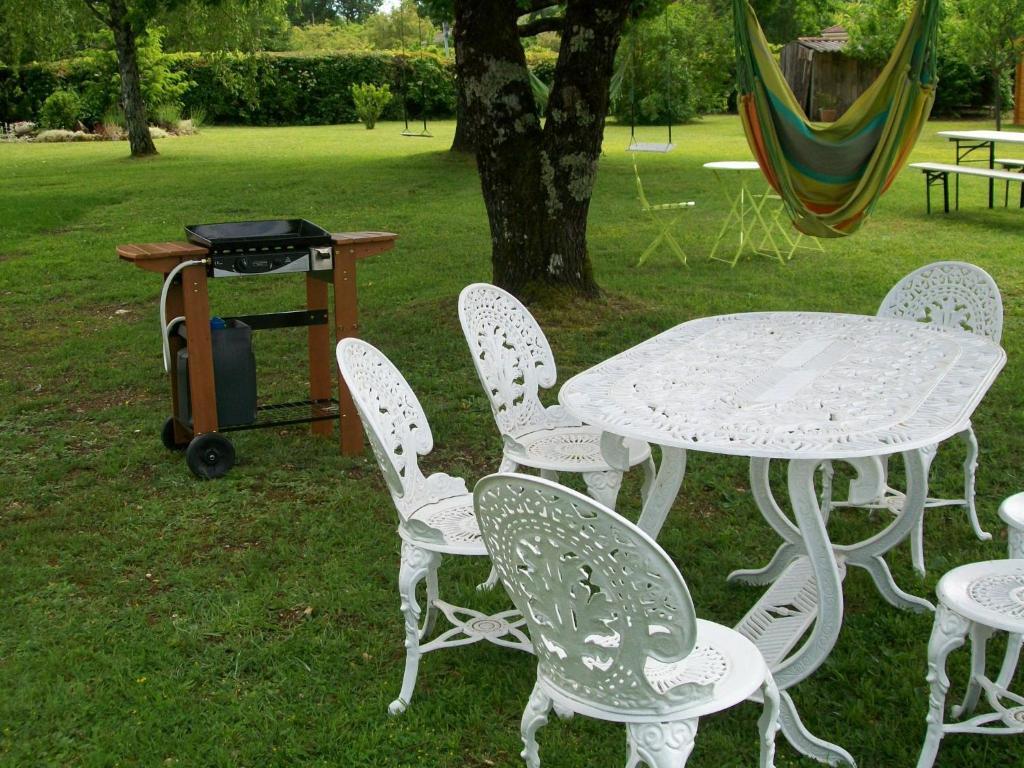 Hotel Au Charme Du Levat Saint Paul de Loubressac エクステリア 写真