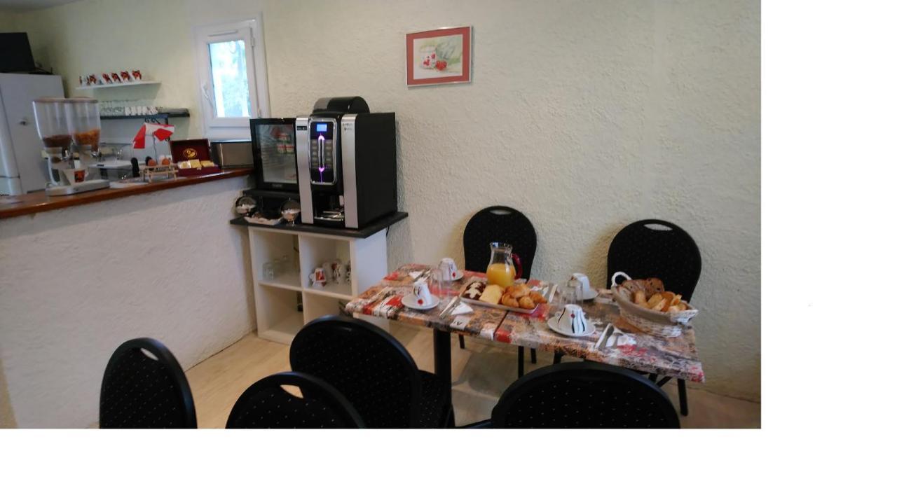 Hotel Au Charme Du Levat Saint Paul de Loubressac エクステリア 写真